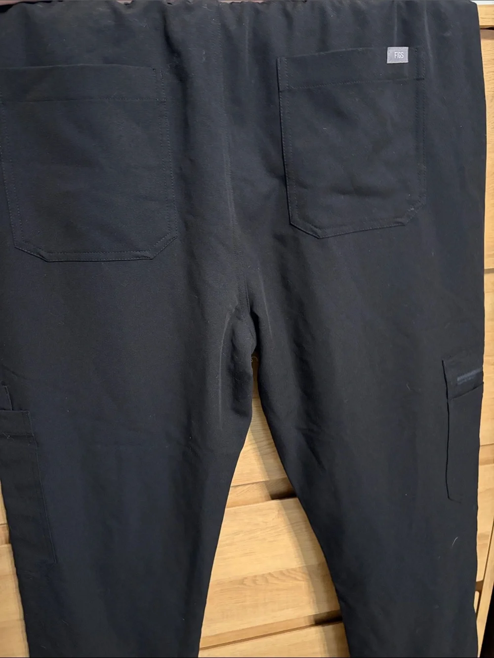 Figs Men's Black Drawstring Cargo Scrub Pants Size Large Short